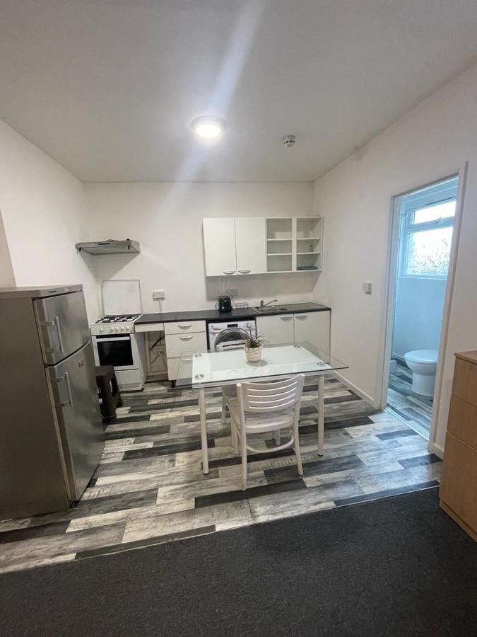 Flat In North Acton London