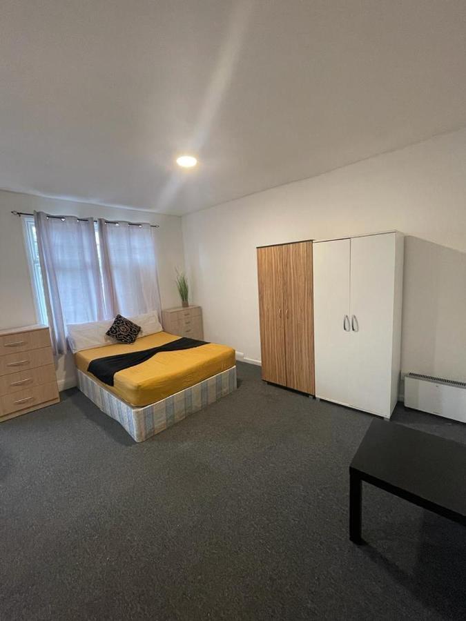 Flat In North Acton Appartamento